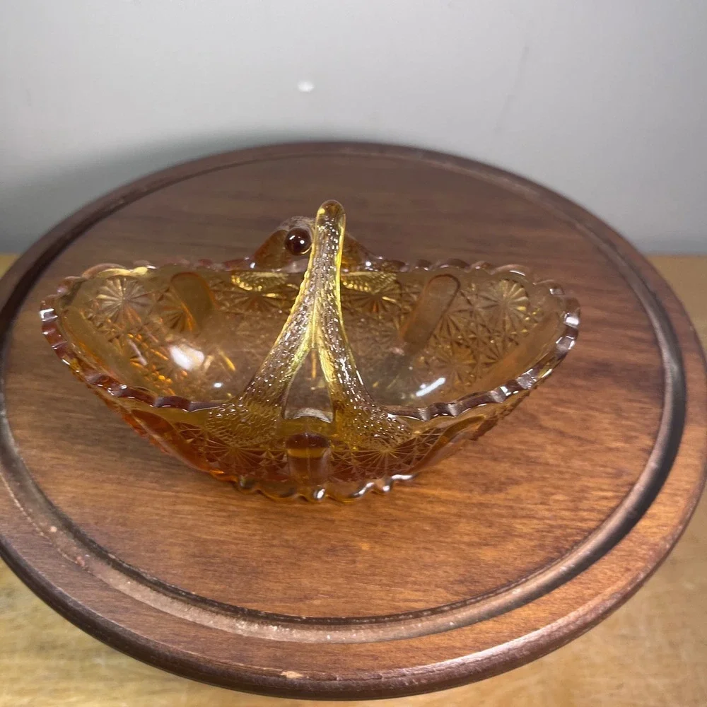 Vtg Amber Glass Daisy and Button Basket Scalloped Edge Double Handle 6.5